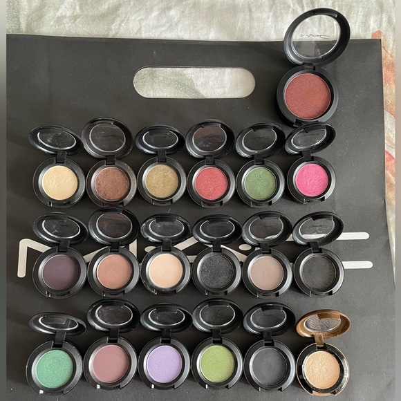 MAC eyeshadow in Buckwheat (discontinued) - Picture 3 of 4